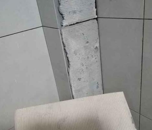 光泽瓷砖空鼓维修公司分享下厨房瓷砖脱落的补救措施。